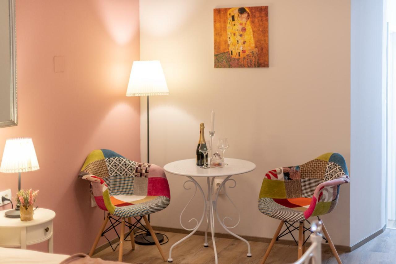 Old Romantic 3 * Pula