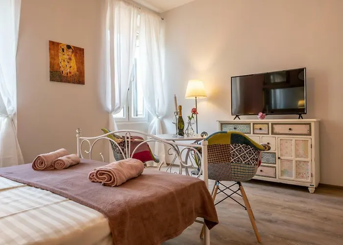 Old City Romantic Studios 3