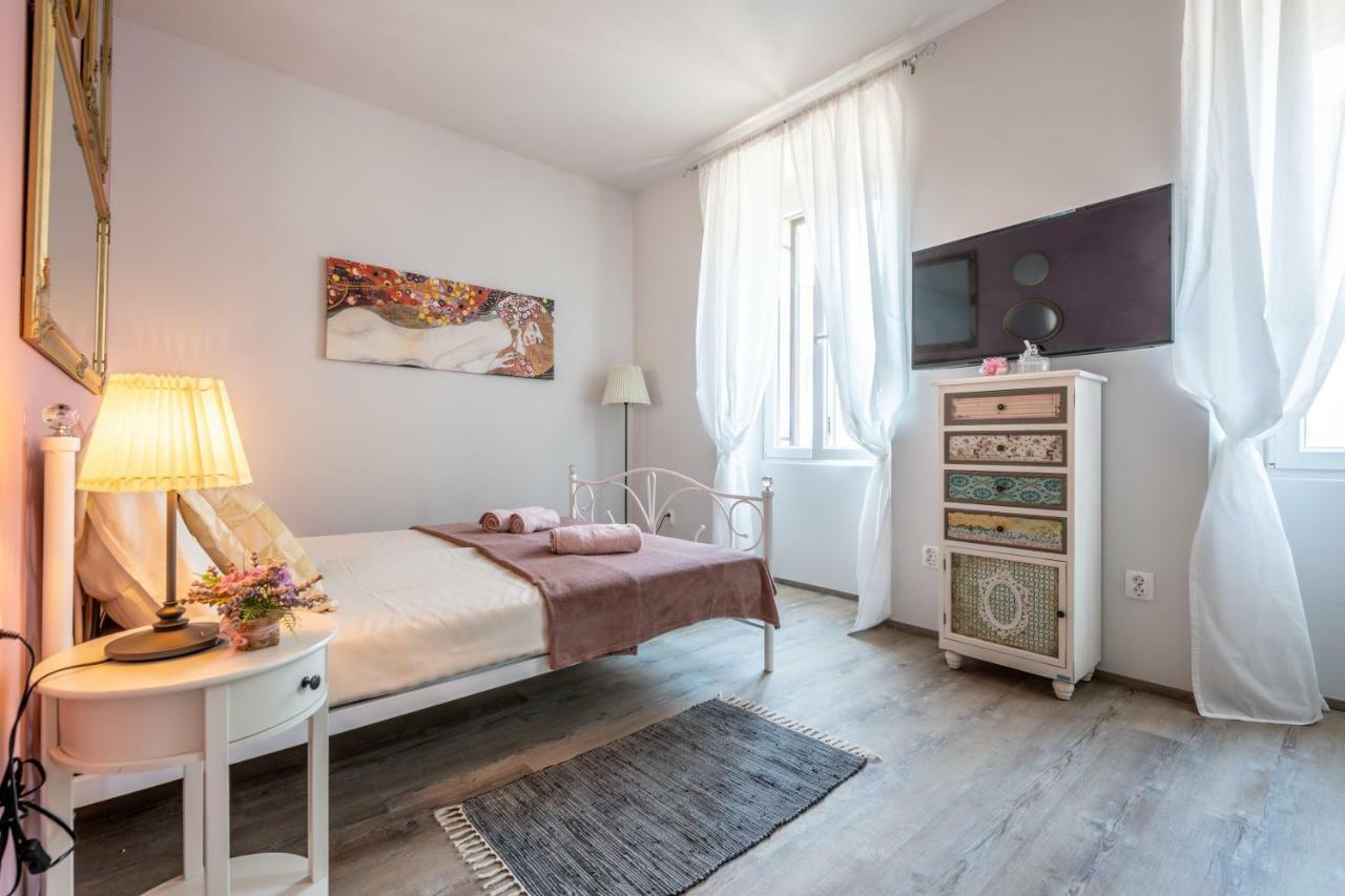Old Romantic 3 * Pula