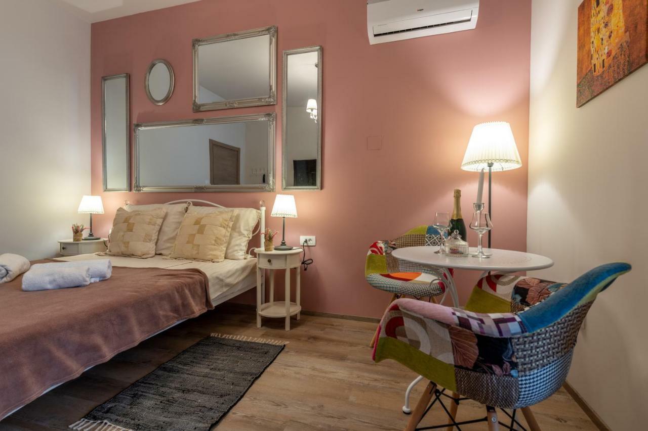Old Romantic 3 * Pula