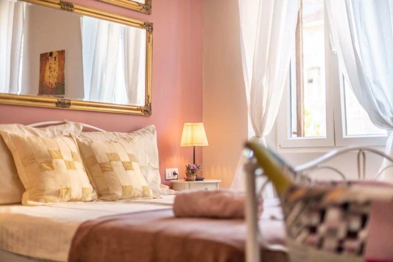 Old Romantic 3 Apartment