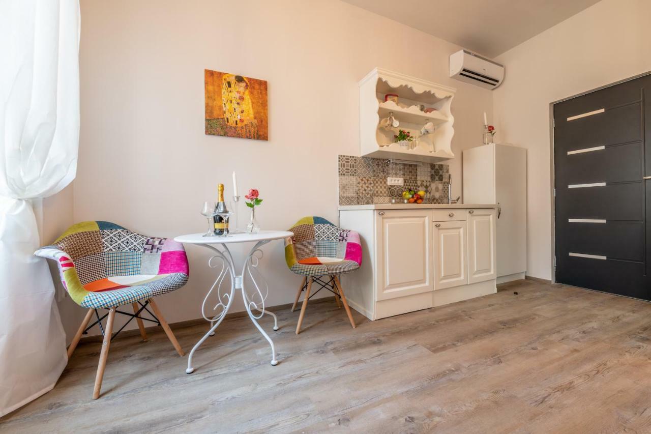 Old Romantic 3 Apartment *