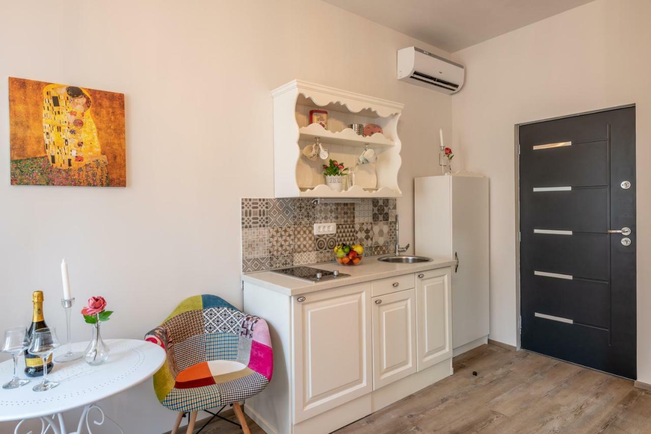 Old Romantic 3 Apartment *